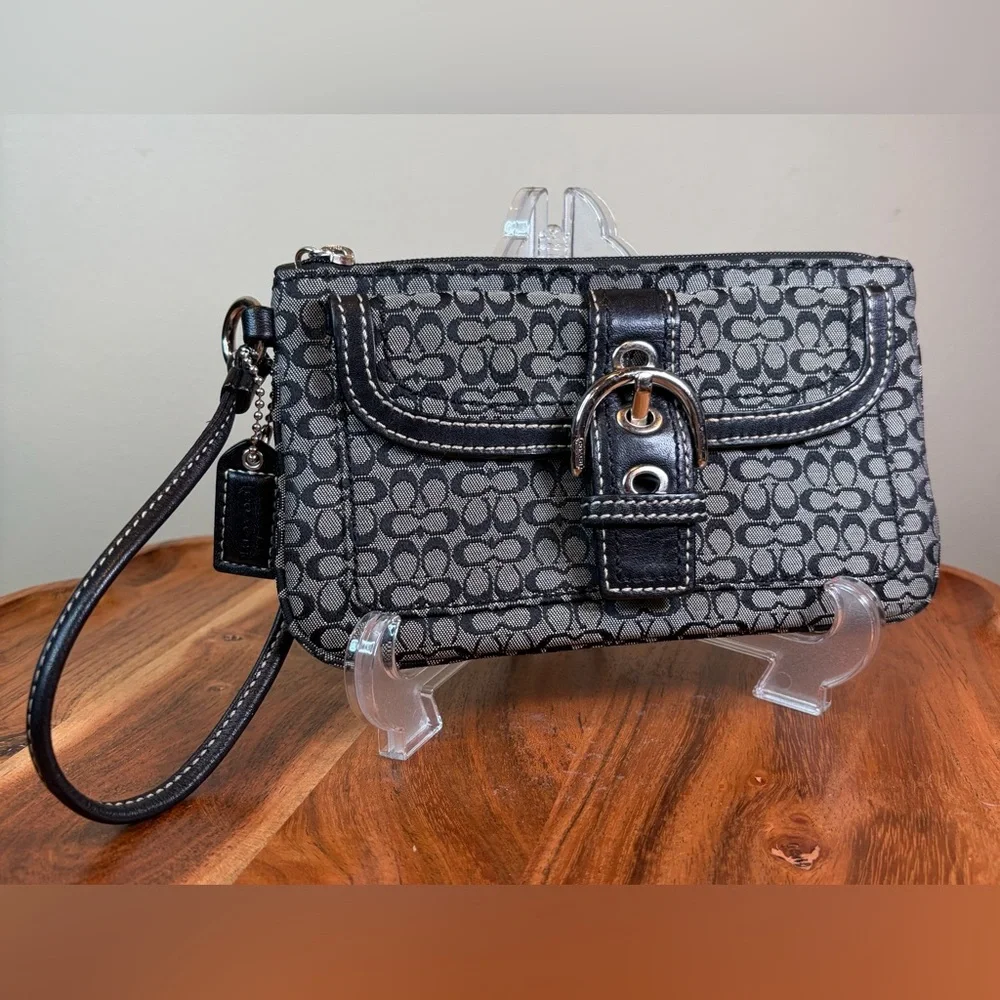 Vintage COACH Signature Soho Black and White Wristlet Clutch EUC